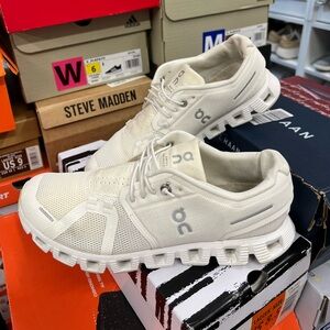 🔥shoe/sneakers will be shown during my live show today/ AVAILABLE FOR PURCHASE